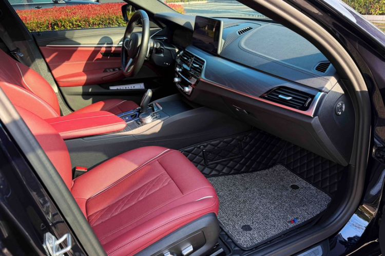 Used BMW 5 Series 2021 530Li Leading Model M Sport Package Right Front Seat