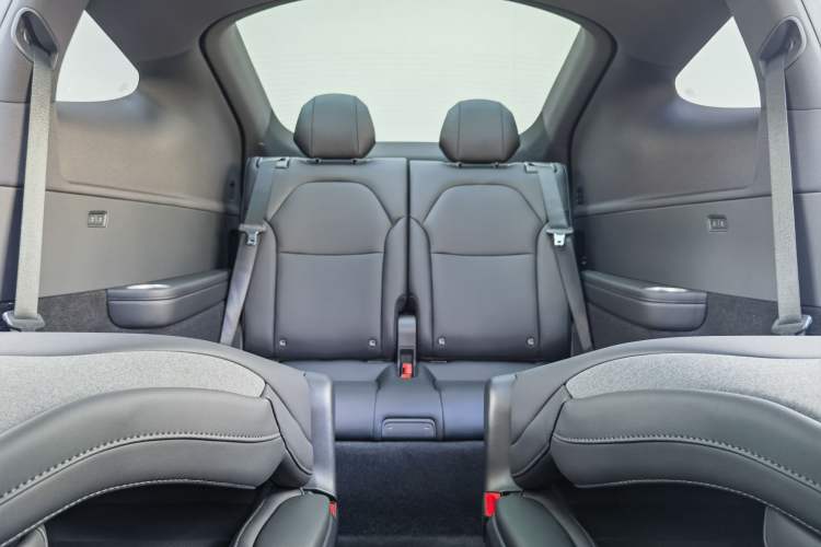 Used Tesla Model Y L 2025 Model Long-Range All-Wheel-Drive Version
