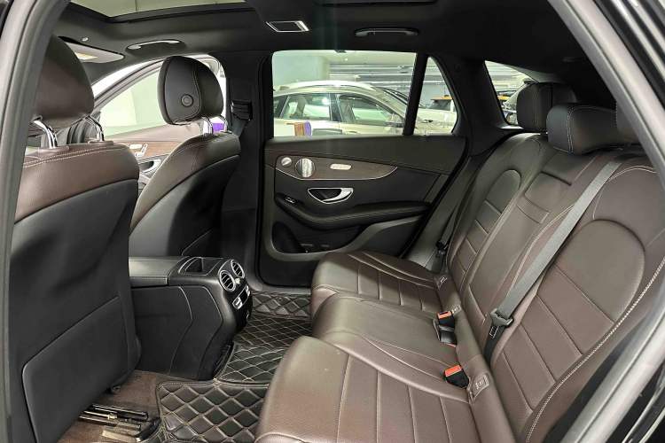 Used Mercedes-Benz GLC 2020 Facelift GLC 300 L 4MATIC Dynamic Edition
