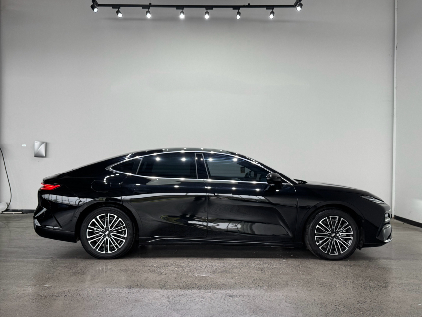 Geely Galaxy 8 2025 60km EM-i Luxury Edition - Luxury Enjoyment — снимка 17
