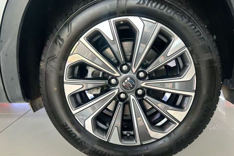 Used Buick Envision 2025 Encore Plus 28T Two-Wheel-Drive Platinum Edition