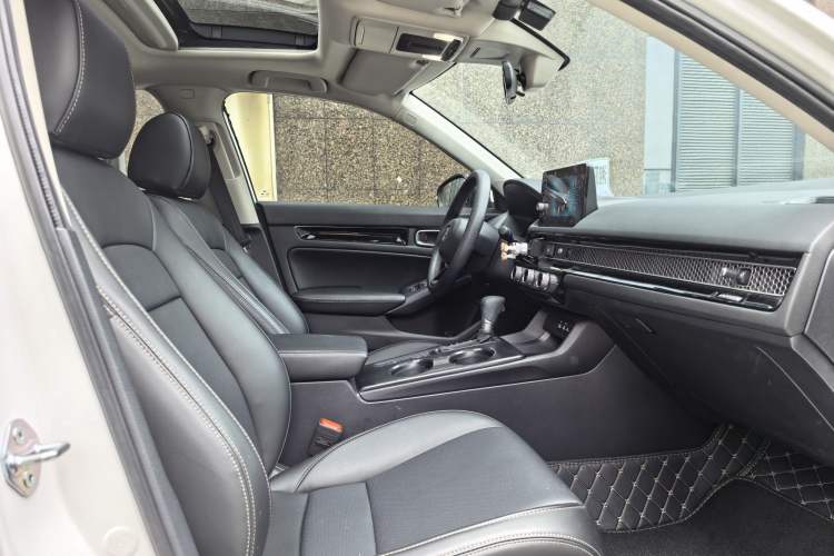 Used Honda Civic 2022 240TURBO CVT Dynamic Edition Interior 9