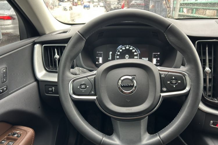 Used Volvo XC60 2019 T5 4x4 Smart Edition China VI Standard