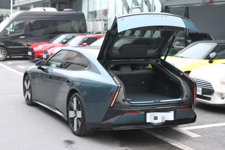 Used XPeng P7 2025 Model—750 All-Wheel-Drive High-Performance Ultra