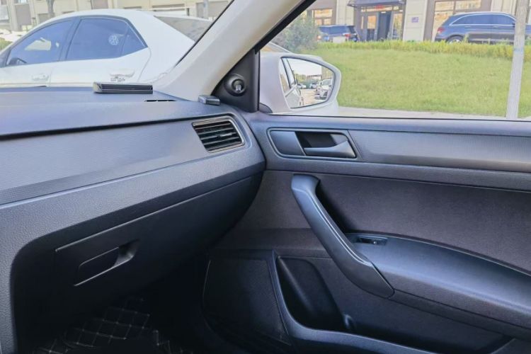 Used Volkswagen Santana 2015 1.6L Manual Fashion Edition
