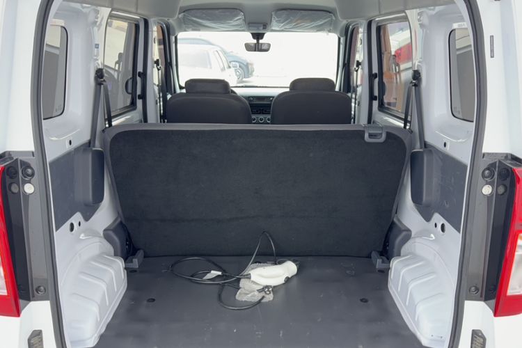 Used Wuling Zhiguang New Energy 2025 Model 305km Ambitious Edition Trunk