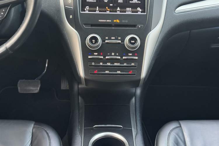 Used Lincoln MKC 2017 2.0T Two-Wheel Drive Deluxe Edition