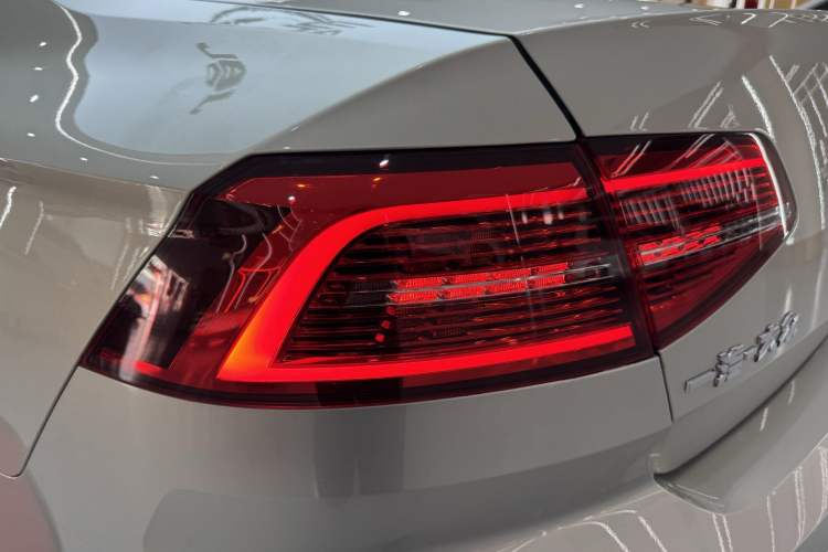 Used Volkswagen Magotan 2017 330TSI DSG Luxury Model
