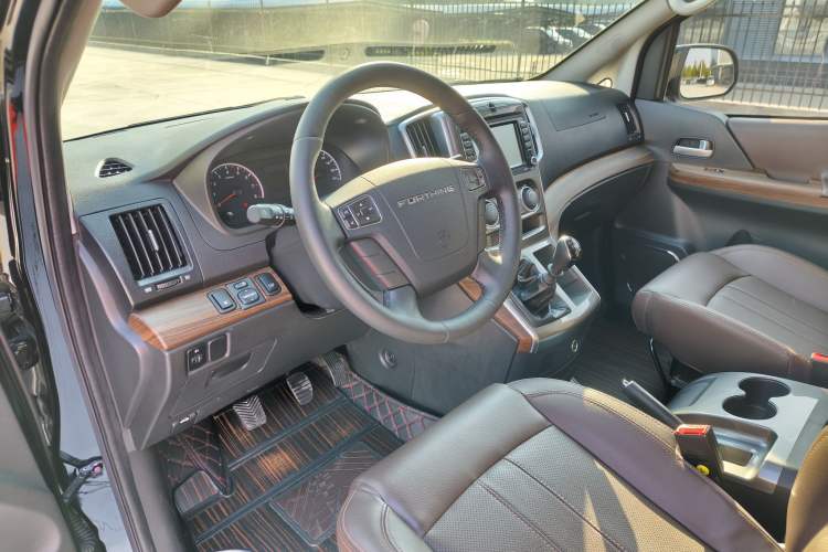 Used FORTHING Lingzhi PLUS 2021 Travel Edition 2.0L Manual Luxury 7-Seater
