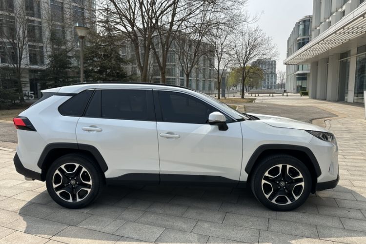 Used Toyota RAV4 2021 2.0L CVT Four-Wheel Drive Premium Edition Exterior 2