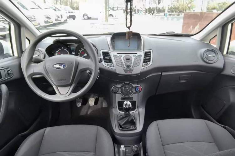 Used Ford Fiesta 2013 Sedan 1.5L Manual Fashion Edition
