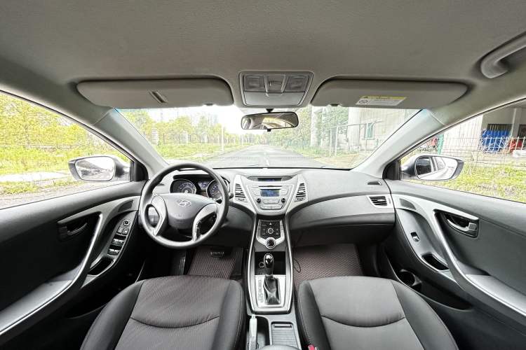 Used Hyundai Elantra (5th Generation / Langdong) 2016 1.6L Automatic Smart Version Interior 2