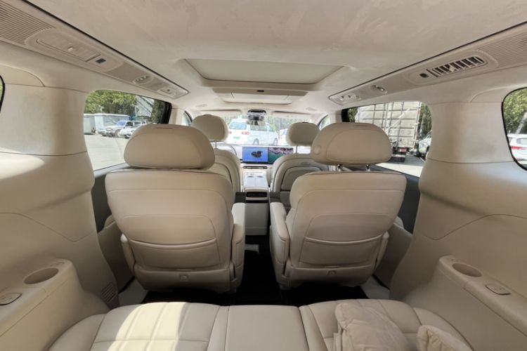 Used VOYAH Dream 2025 PHEV Four-Wheel-Drive Flagship Kunpeng Edition Interior 4