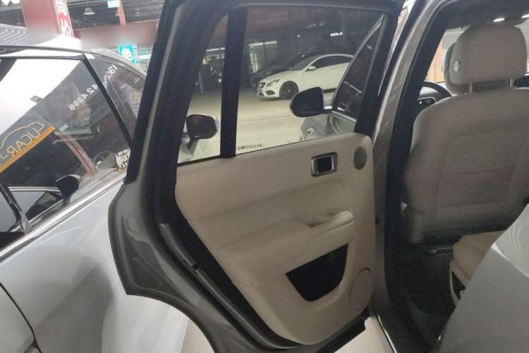 Used Li Auto L8 2023 Pro Model Interior 4