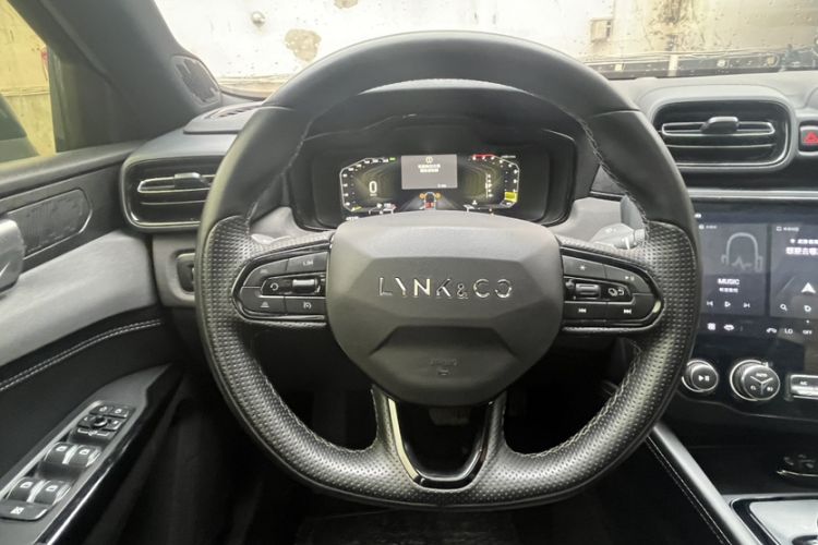 Used Lynk & Co 03 2022 2.0TD DCT GenioPlus Interior 4