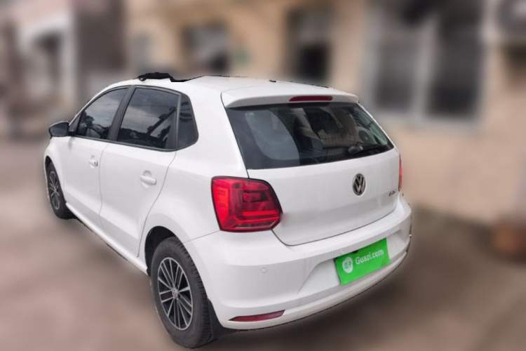 Used Volkswagen Polo 2016 1.4L Manual Fashion Model Exterior 2