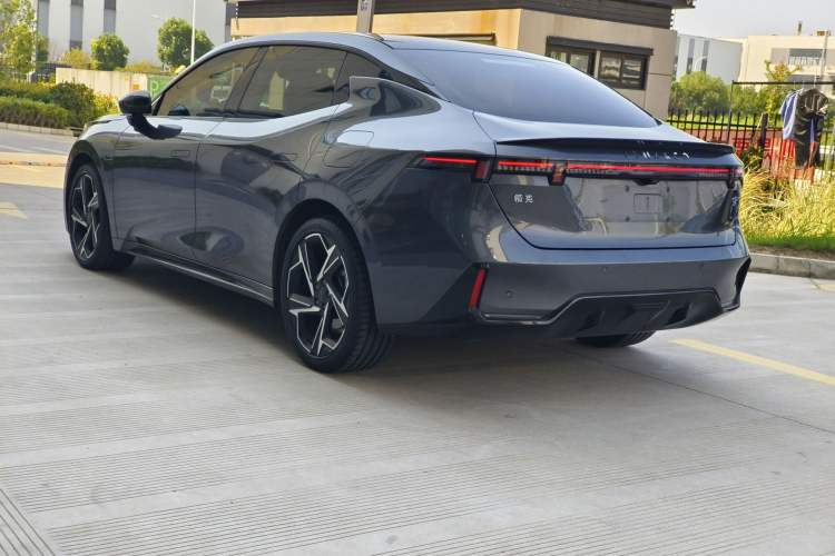 Used Lynk & Co 07 2024 EM-P 126 Long-Range Halo Exterior 5