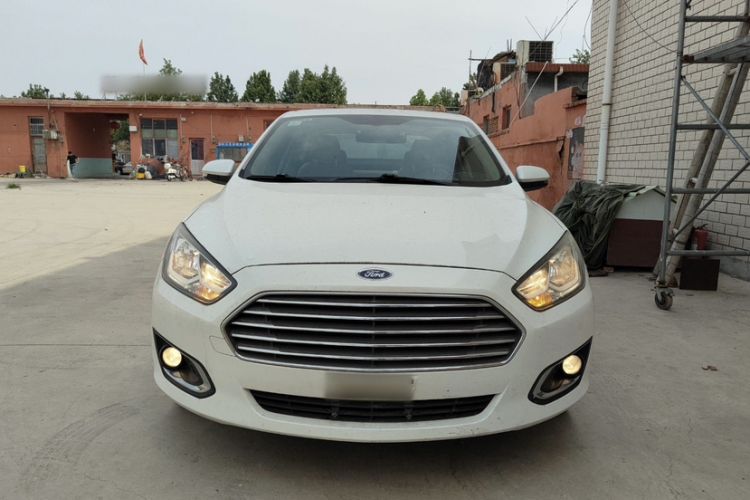 Used Ford Escort 2015 1.5L Automatic Fashion Model

