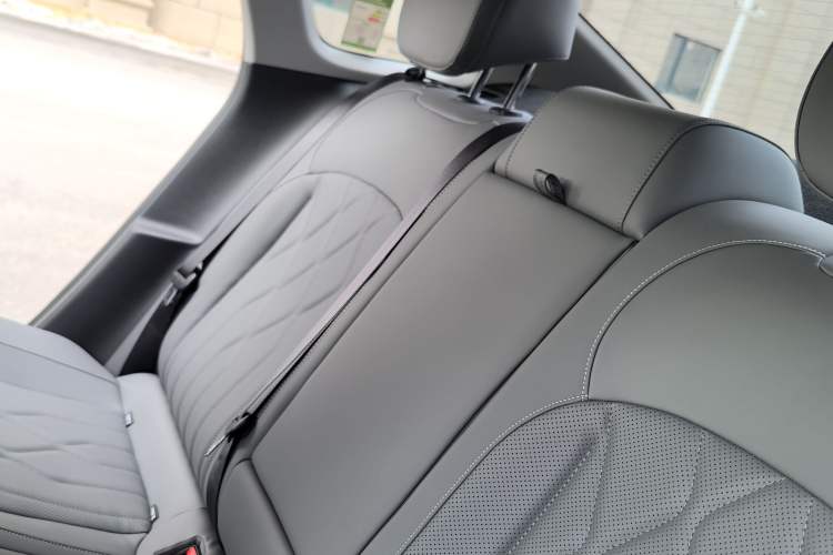 Used Geely Galaxy Galaxy A7 2025 Model EM-i 70km Luxury Edition