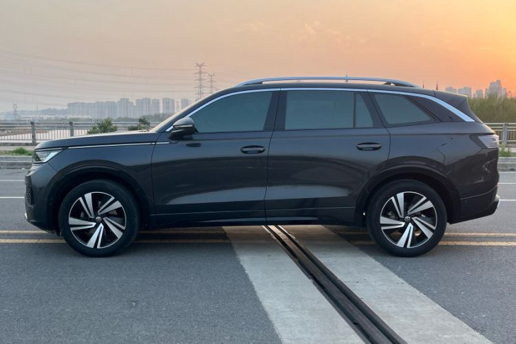 Used Volkswagen Tavendor 2024 380TSI All-Wheel Drive R-Line Cruise Edition
