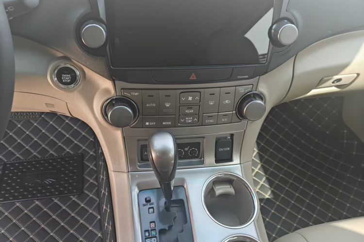 Used Toyota Highlander 2012 2.7L Two-Wheel Drive 7-Seater Luxury Edition Audio And AC Panel