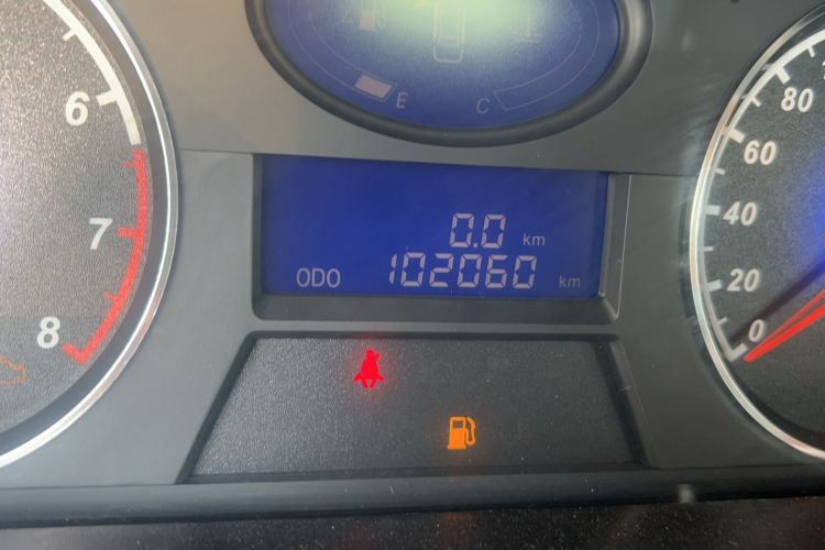 Used Geely Auto Classic Emgrand 2013 Sedan 1.5L Manual Entry-Level Model Odometer Close Up