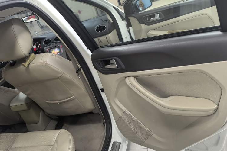 Used Ford Focus 2013 Sedan Classic 1.8L Manual Base Model