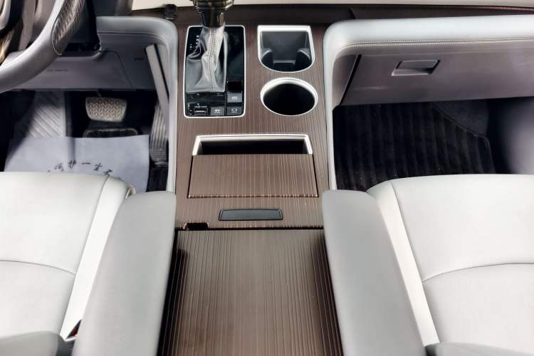 Used Toyota Granvia 2024 2.5L Hybrid Comfort Edition