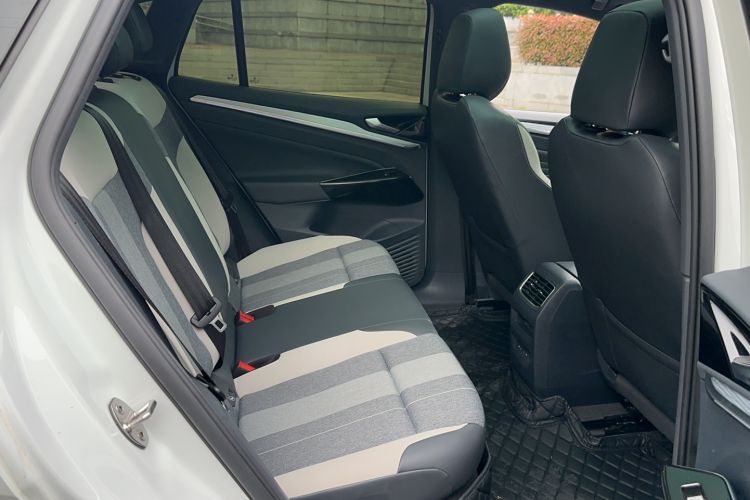 Used Volkswagen ID.4 CROZZ 2022 Long-Range PURE+ Edition Interior 2