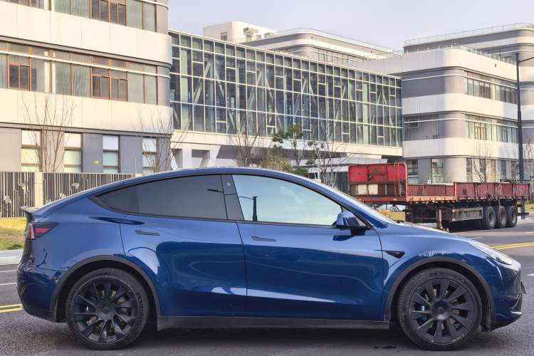 Used Tesla Model Y 2021 Long-Range All-Wheel-Drive Version 3D7