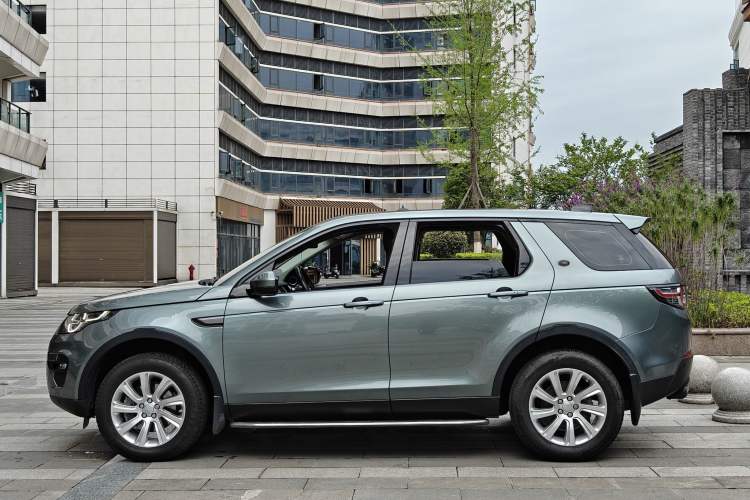 Used Land Rover Discovery Sport 2017 2.0T SE Exterior 3