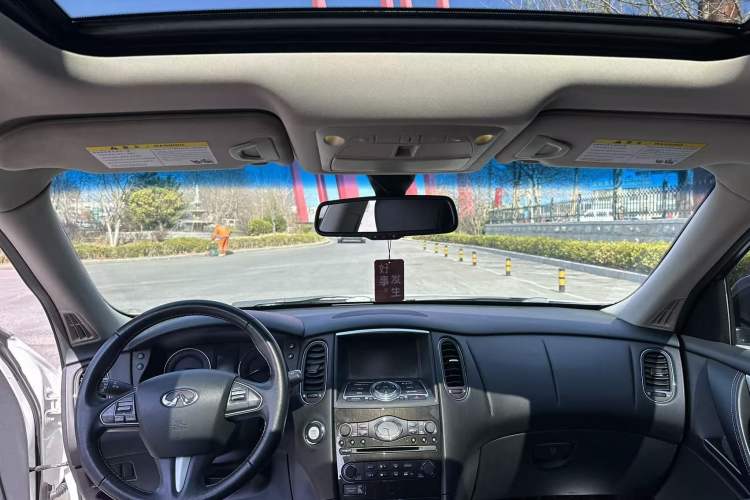 Used Infiniti QX50 2015 2.5L Comfort Edition Interior 1