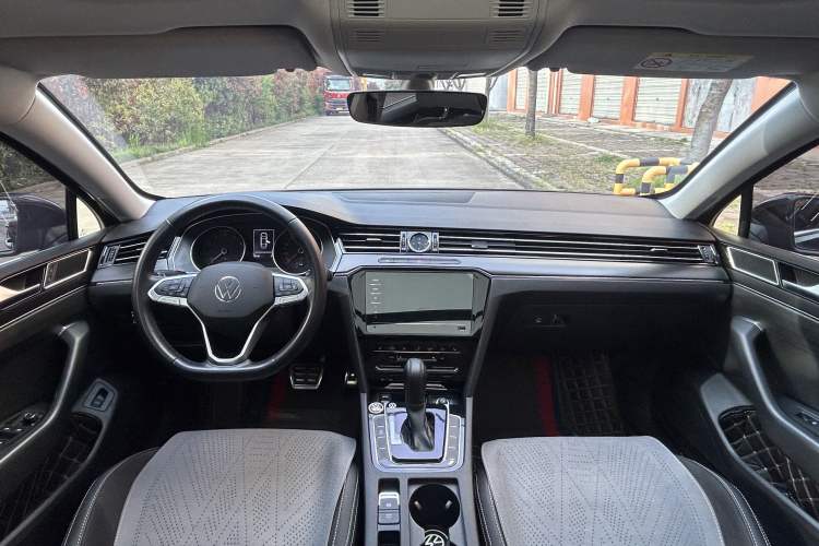 Used Volkswagen Magotan 2020 330TSI DSG Leading Model Interior 1