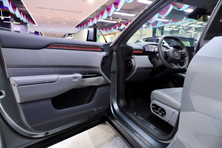 Used Zeekr 7X 2025 100 kWh Long-Range Rear-Wheel Drive with Intelligent Driving Features
