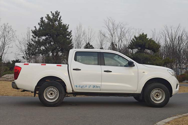 Used Nissan Navara 2017 2.5L Manual Two-Wheel Drive Standard Edition QR25
