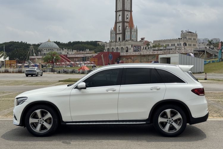 Used Mercedes-Benz GLC 2017 GLC 260 4MATIC Luxury Model
