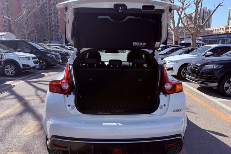 Used Infiniti ESQ 2014 1.6L Spontaneous Edition
