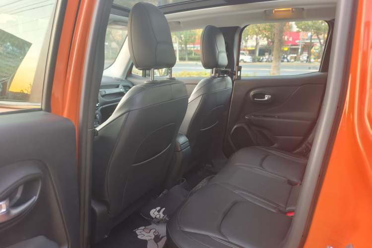 Used Jeep Renegade 2021 220T Automatic Elite Edition Interior 3