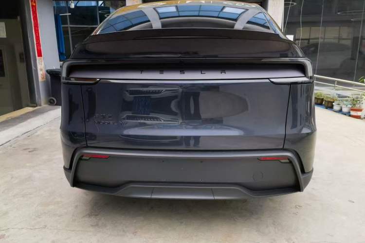 Used Tesla Model Y L 2025 Model Long-Range All-Wheel-Drive Version