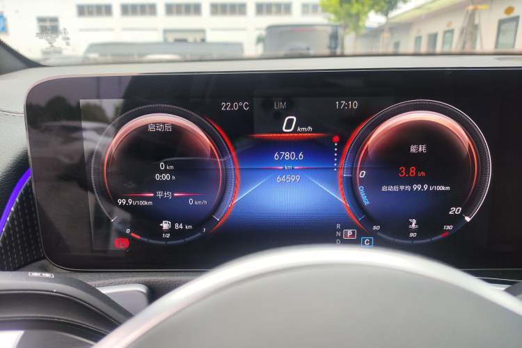 Used Mercedes-Benz GLB 2022 Updated GLB 200 Fashion Edition Odometer Close Up