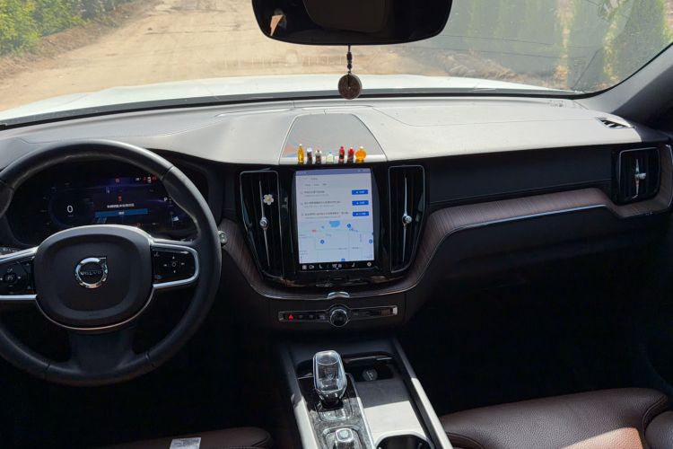 Used Volvo XC60 2024 B5 4x4 Smart Luxury Edition Interior 3