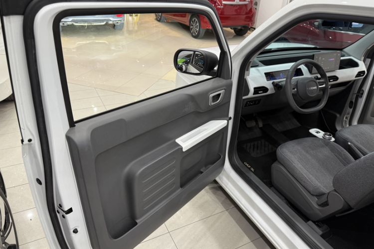 Used Geely Galaxy Panda 2023 Panda Mini 200km Endurance Bear Interior 4