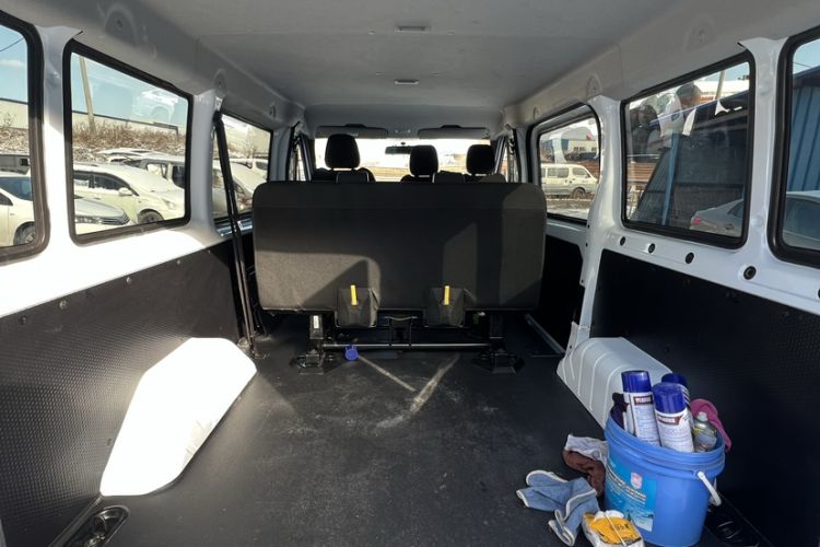 Used JMC Fushun 2023 2.0T Manual Short-Wheelbase Low-Roof Commercial Multi-Purpose Passenger Vehicle 6 Seats with Dual-Opening Tailgate