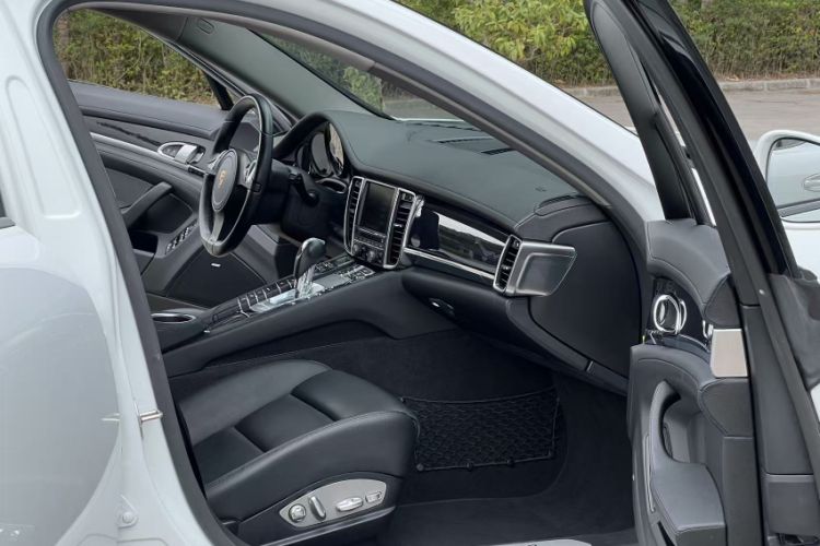 Used Porsche Panamera 2014 Panamera 4 3.0T Interior 5