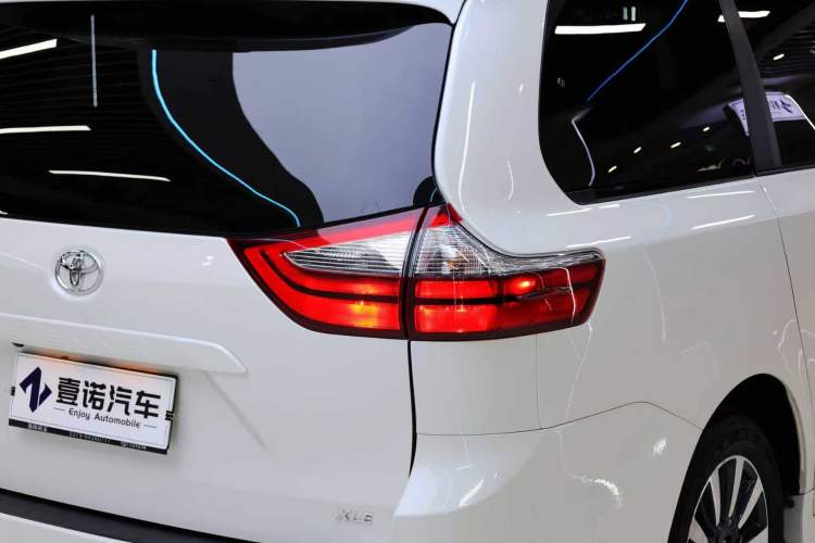 Used Toyota SIENNA  Exterior 13