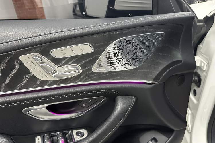 Used Mercedes-Benz CLS 2018 CLS 300 Luxury Model Interior 6