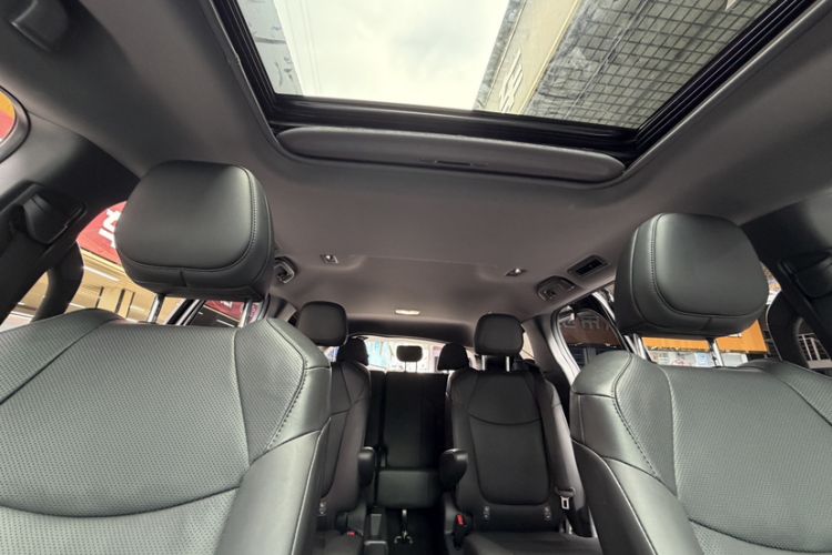 Used Toyota Sienna 2024 2.5L Hybrid Luxury Edition