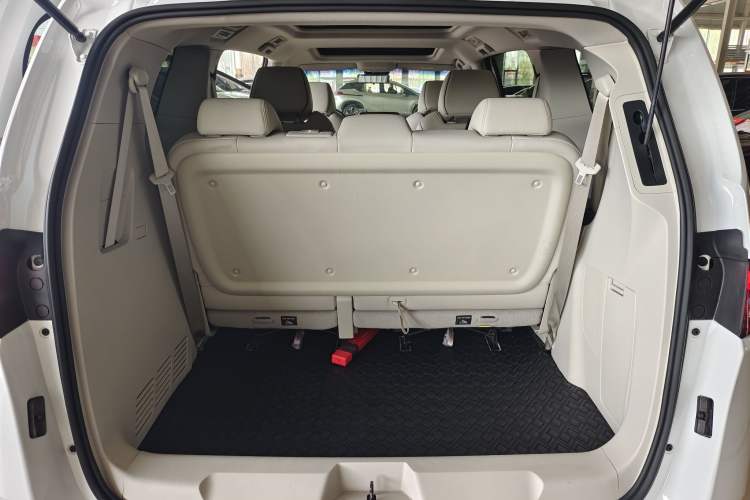 Used Buick GL8 2021 Land Cruiser Executive 652T Premium Model Trunk