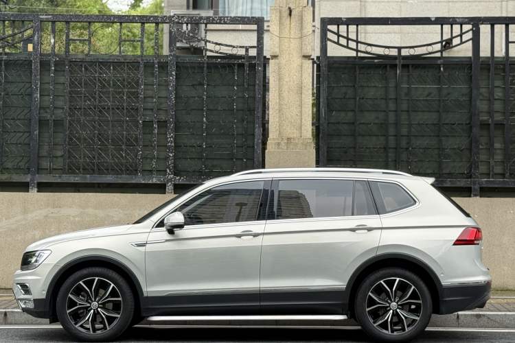 Used Volkswagen Tiguan L 2019 330TSI Automatic Two-Wheel Drive Smart Luxury Version China VI Standard
