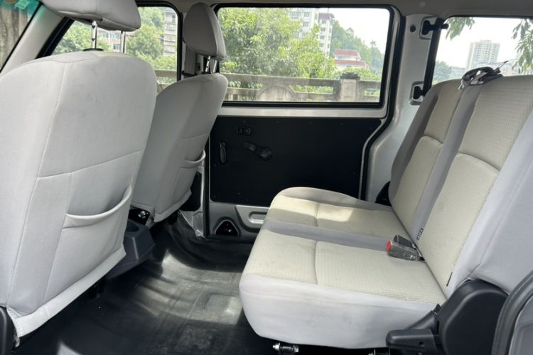 Used Jinbei Hiace X30 2023 1.5L Super-Comfortable Passenger Van 5/6/7-Seater Non-Air-Conditioned Version Model SWC15M